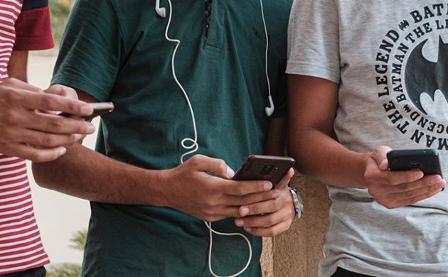 French Youth: Online and Exposed?