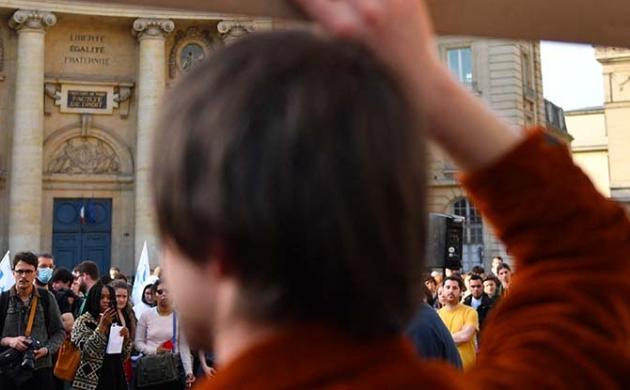 Les jeunes, Marine Le Pen et Emmanuel Macron