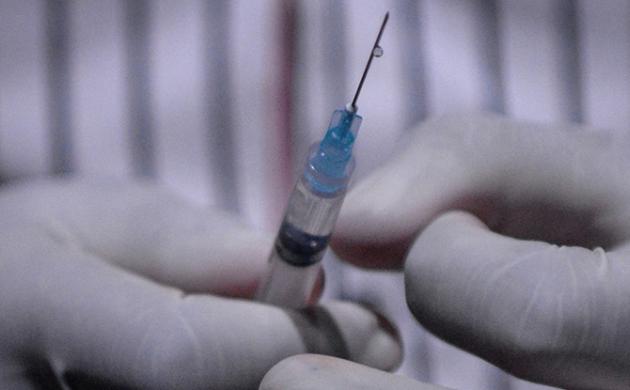 Vaccination dans le monde : comment convaincre les plus réticents ? 