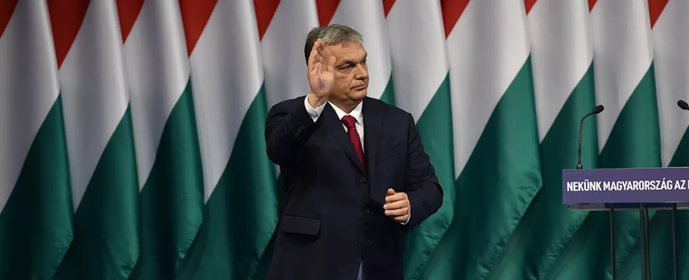 Une couronne pour le roi ? Comment Viktor Orbán a fait du Covid-19 une arme politique