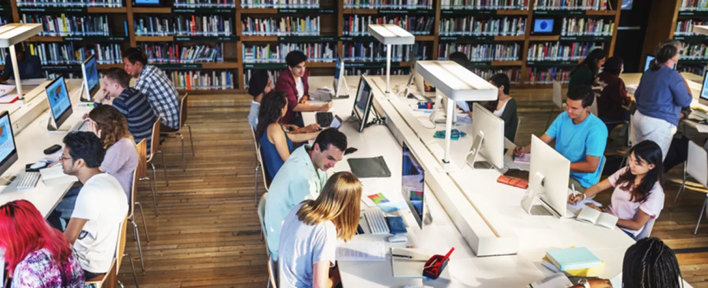 L’université de demain : former par et pour le numérique 