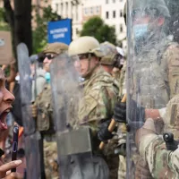 Les relations civilo-militaires en toile de fond des manifestations aux États-Unis