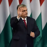 Une couronne pour le roi ? Comment Viktor Orbán a fait du Covid-19 une arme politique