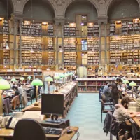 Plan Etudiants : un pas vers l'excellence universitaire ? Trois questions à Jean-Marc Schlenker