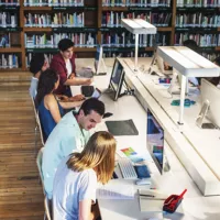 L’université de demain : former par et pour le numérique 