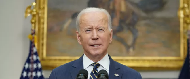 La politique de Biden face à la guerre en Ukraine : une délicate ligne de crête